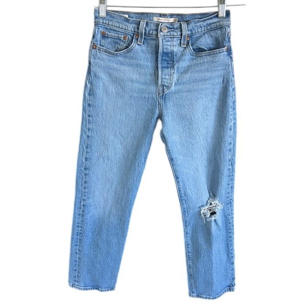 Levi’s Wedgie Straight Jeans Womens 26 High Rise Distressed Knee Light Wash